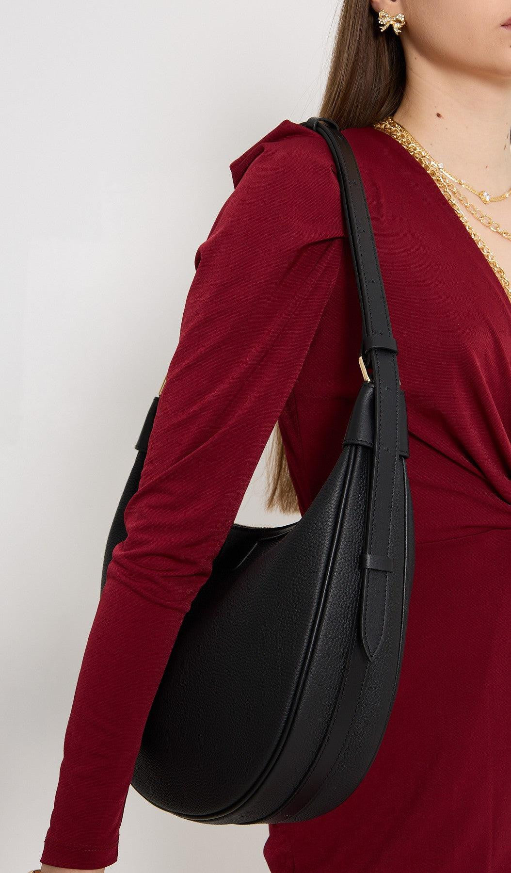 Siyah deri, büyük ve oval formda FOHM omuz çantası