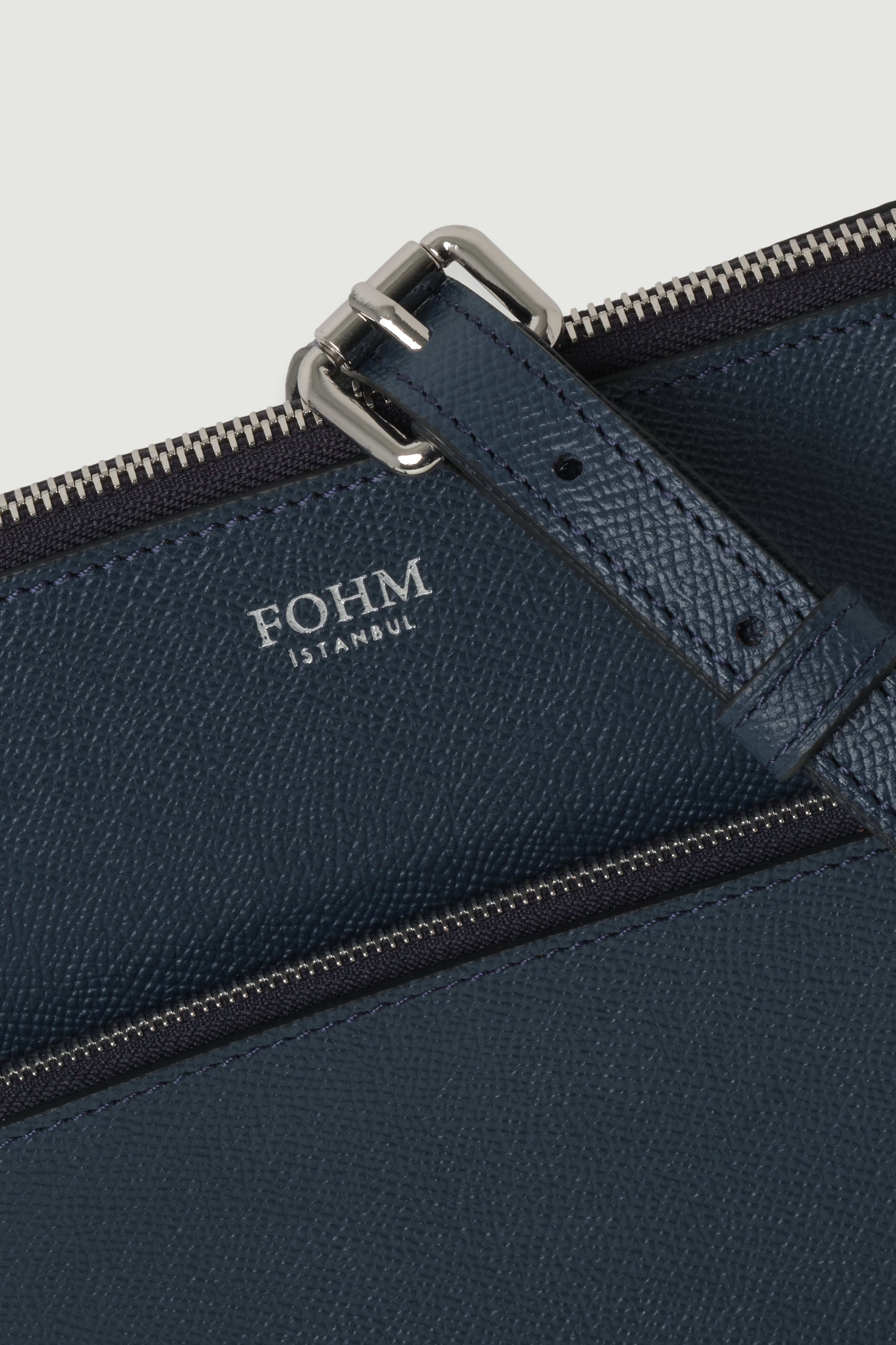 Lacivert deri kadın çanta, nikel toka ve fermuar detaylı, FOHM marka