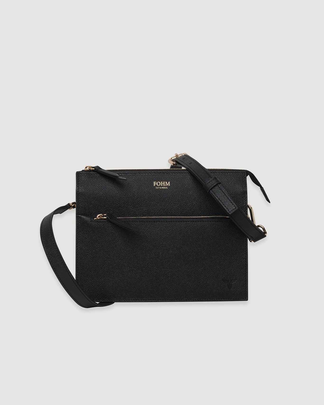 Siyah altın detaylı FOHM deri çanta, şık dikdörtgen form, ayarlanabilir askı.